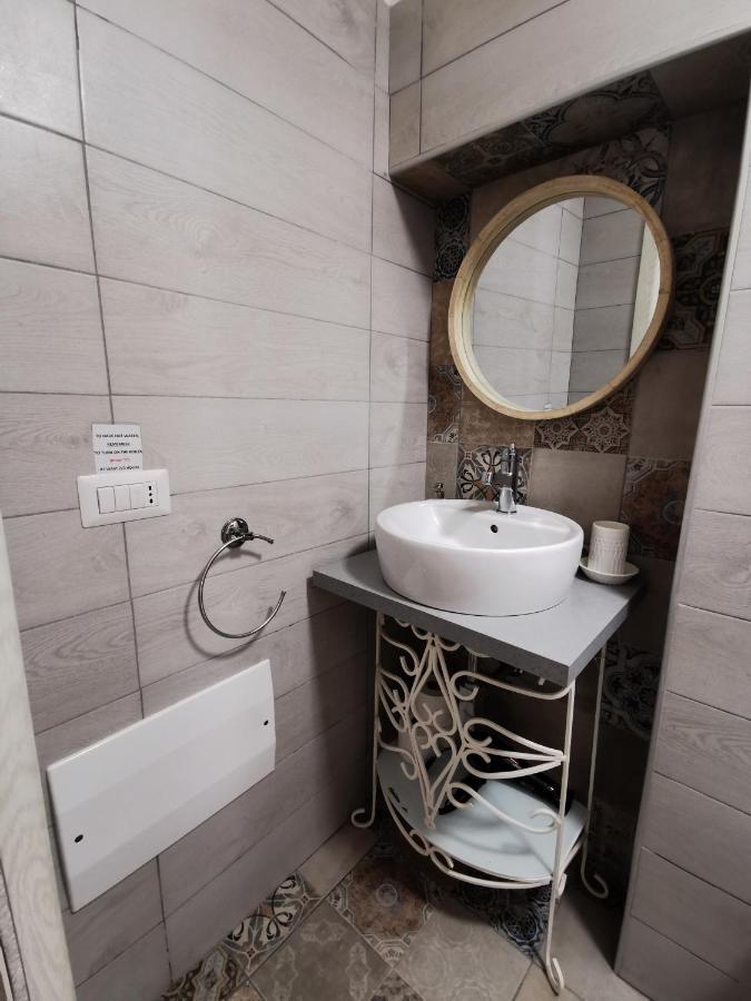 Whiteflower Apartments Бари Екстериор снимка