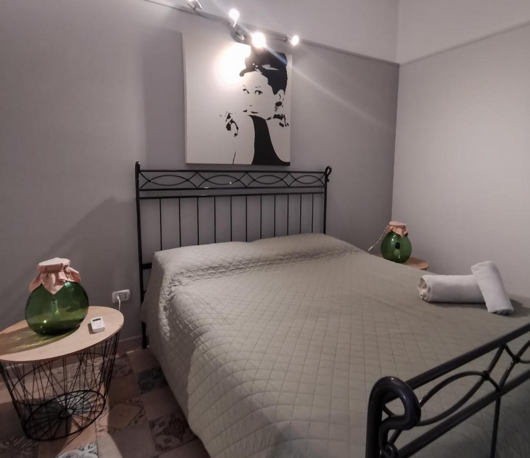 Whiteflower Apartments Бари Екстериор снимка