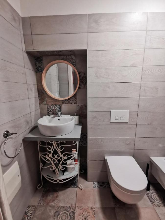 Whiteflower Apartments Бари Екстериор снимка