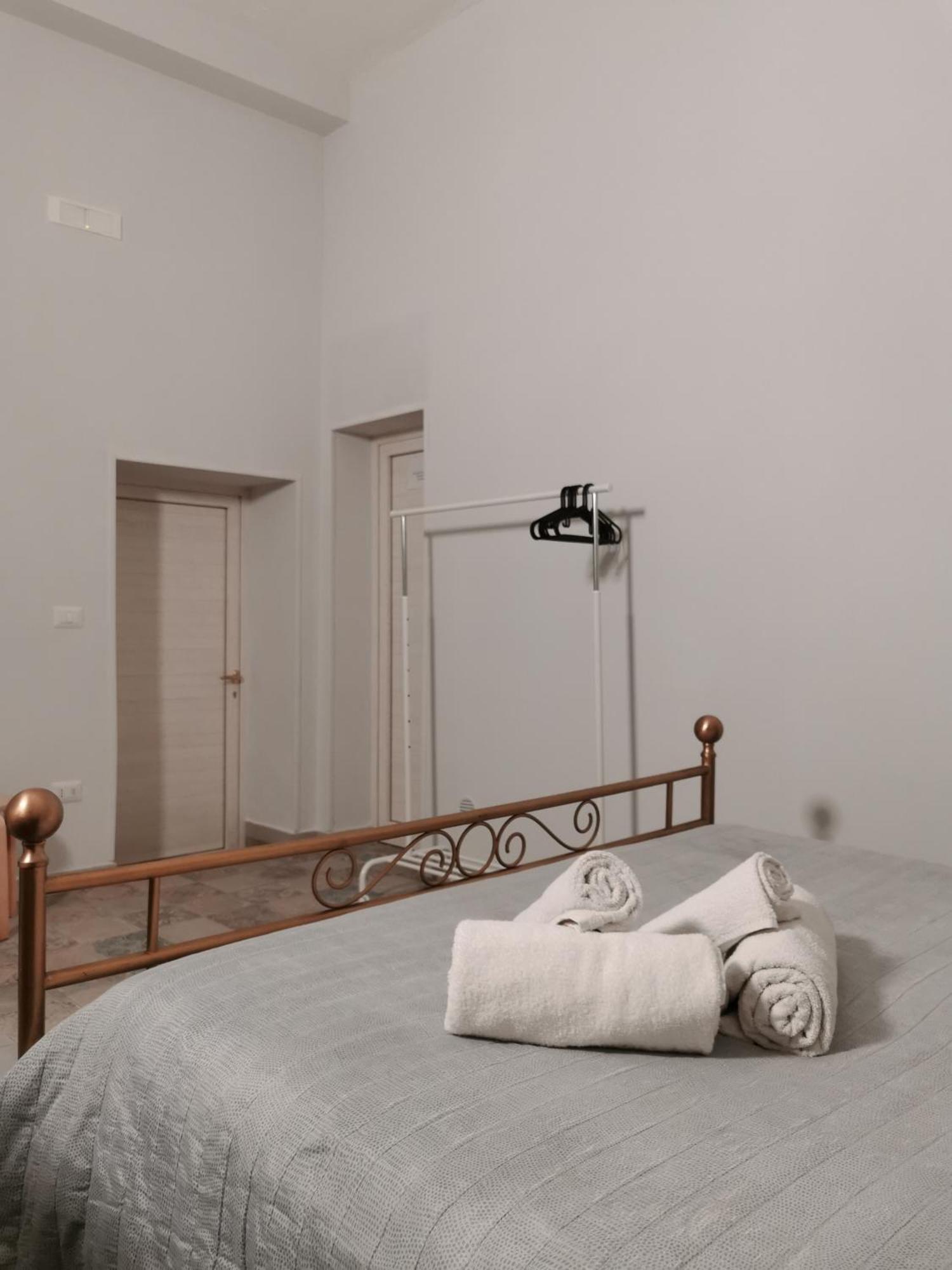 Whiteflower Apartments Бари Стая снимка