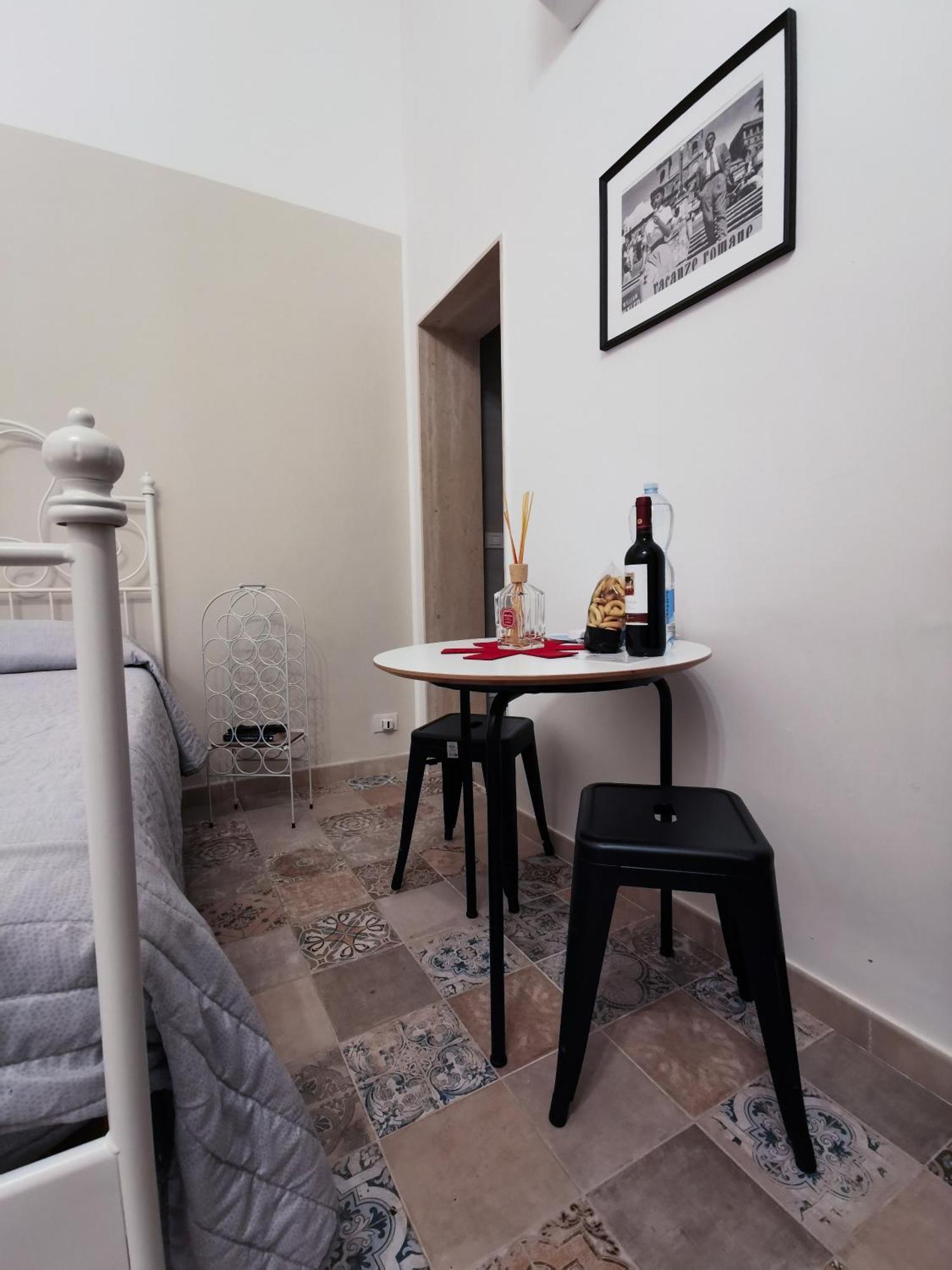 Whiteflower Apartments Бари Стая снимка