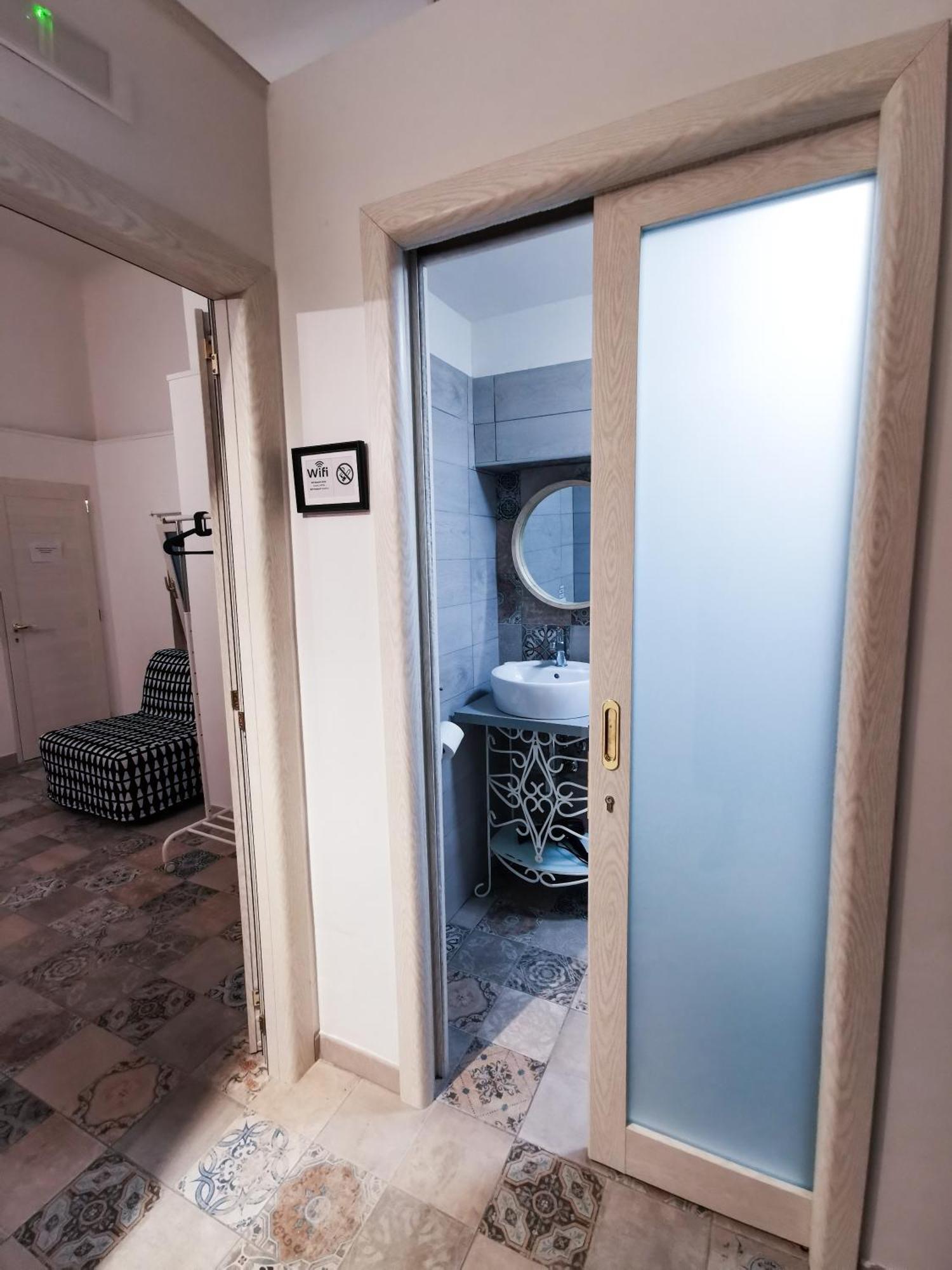 Whiteflower Apartments Бари Стая снимка